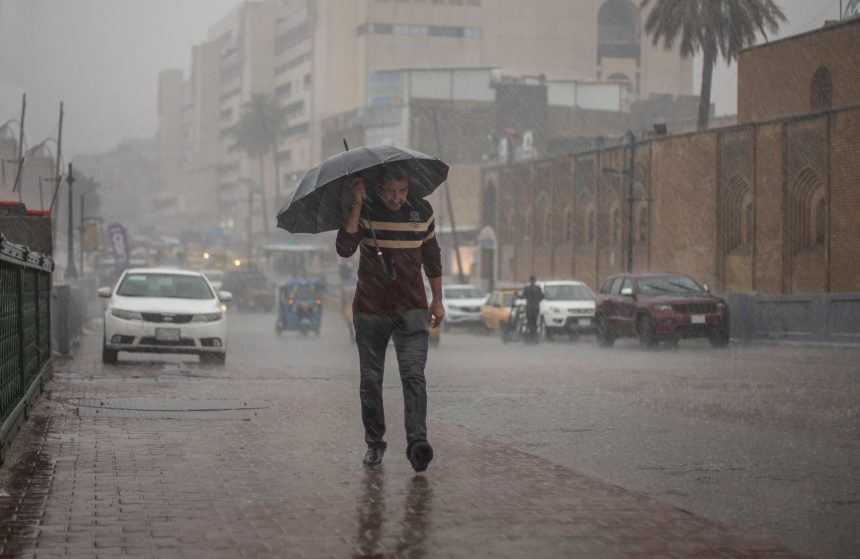 راصد جوي يكشف موعد عودة الأمطار في العراق