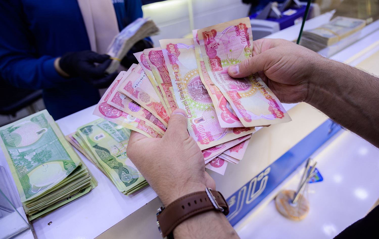 الرافدين يطلق رواتب المشمولين بشبكة الحماية الاجتماعية لشهر أيلول الحالي