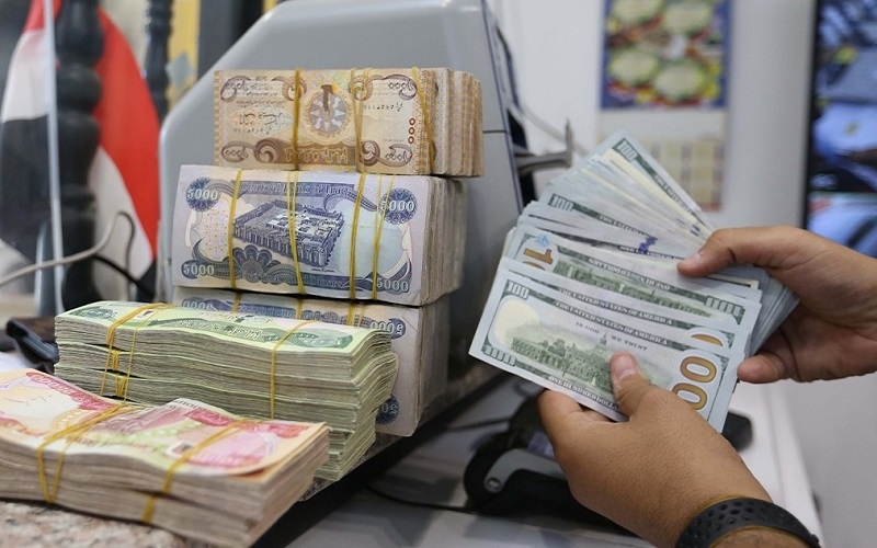 الدولار يرتفع مجدداً مع إغلاق البورصة