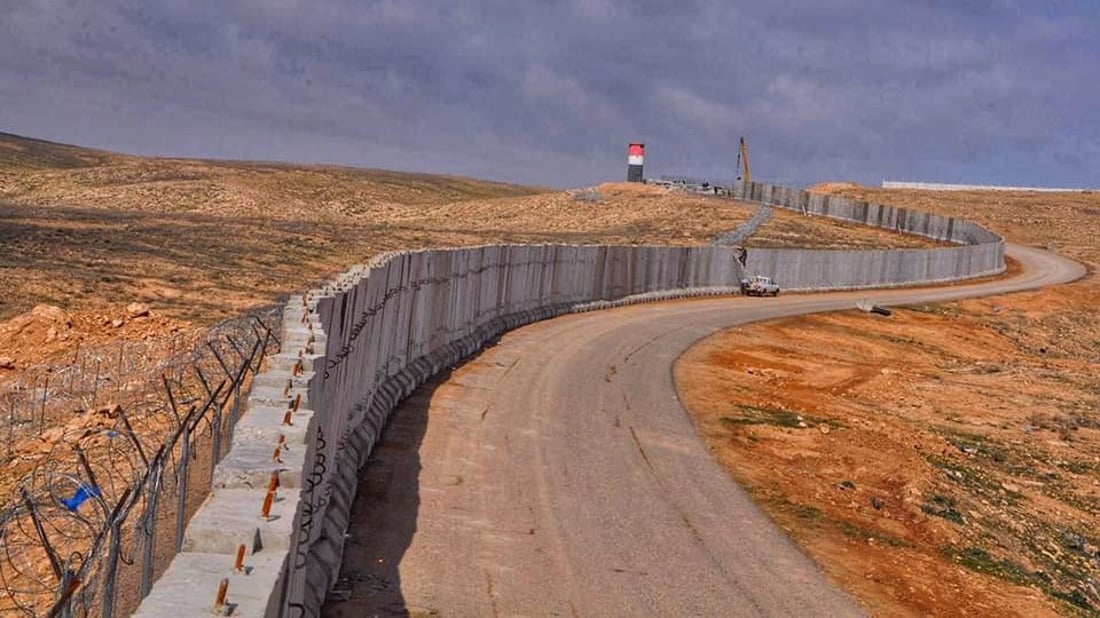 العراق يستمر في نصب الجدار الكونكريتي على الحدود السورية