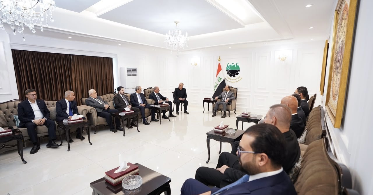 الصناعة تبحث مع مجموعة أركوز وماكرو التركية فرص التعاون الاستثماري