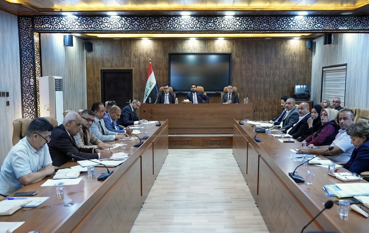 وزير العمل يوجه بتوظيف الذكاء الاصطناعي للإجابة الإلكترونية عبر واتساب