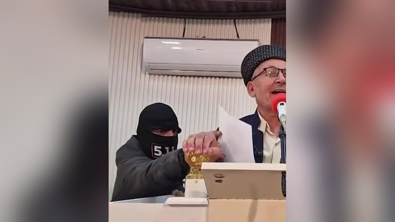 ملثم يهدد خطباء مسجدين باسم داعش